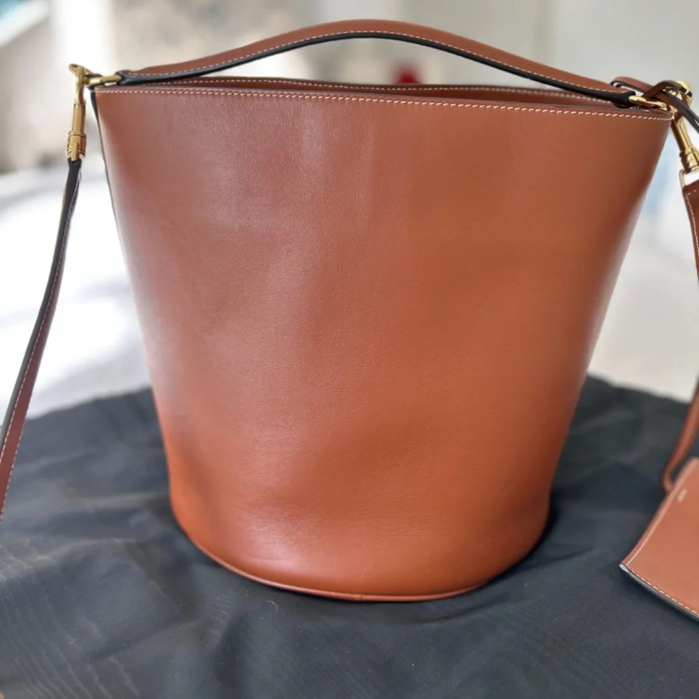 CELINE Bucket 16 Bag Smooth Calfskin Tan - Picture 5 of 11